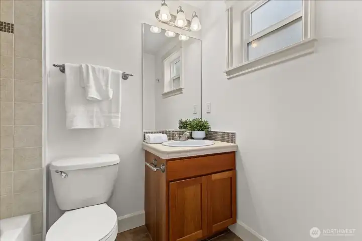 We have another full bathroom on this level. We have another full bathroom on this level.