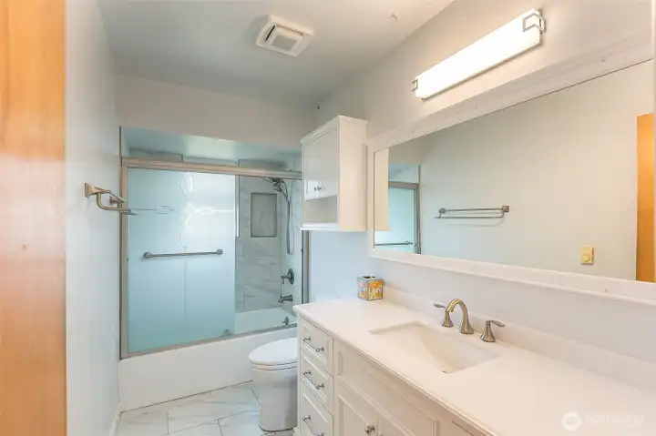 Recently remodeled full bath