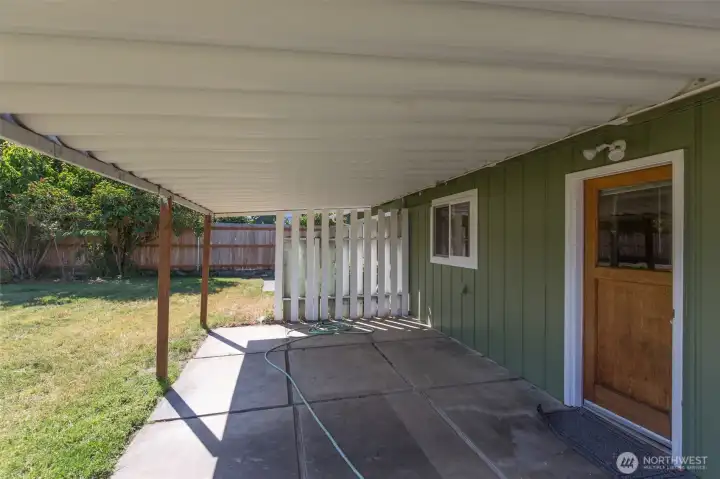 Covered concrete patio in back