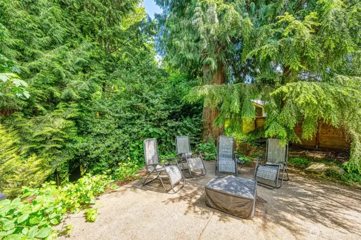 Paved sitting area for your bonfires overlooking the greenbelt and dry creek bed below! Paved sitting area for your bonfires overlooking the greenbelt and dry creek bed below!
