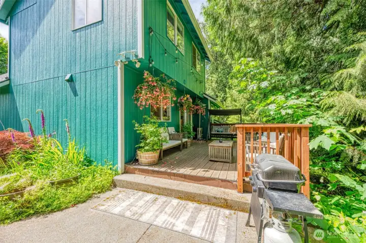 Very serene setting here on the rear deck, natural landscape and full privacy! Very serene setting here on the rear deck, natural landscape and full privacy!