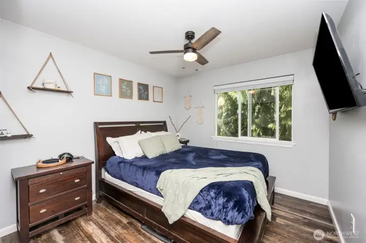 Second bedroom with window treatments and ceiling fan. Second bedroom with window treatments and ceiling fan.