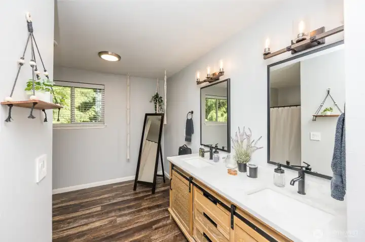 Huge master suite bath, you could easily fit a soaking tub in that corner. Huge master suite bath, you could easily fit a soaking tub in that corner.