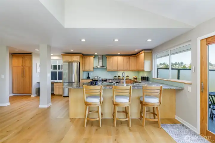 Kitchen with Breakfast Bar Kitchen with Breakfast Bar
