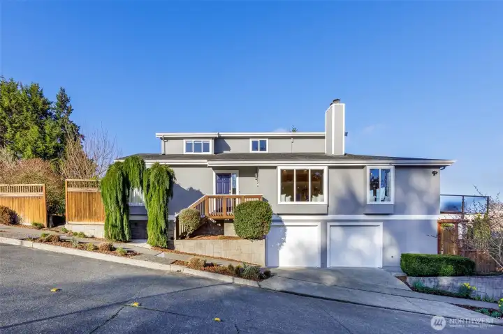 Welcome to this Tastefully updated NW Contemporary Home Welcome to this Tastefully updated NW Contemporary Home