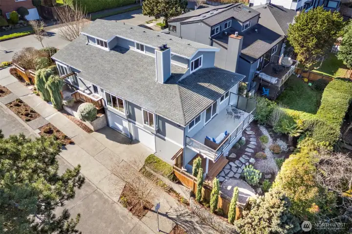 Welcome to this Tastefully updated NW Contemporary Home Welcome to this Tastefully updated NW Contemporary Home
