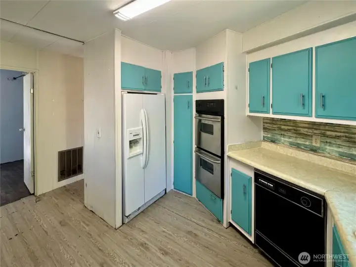 Newer double oven. Newer double oven.