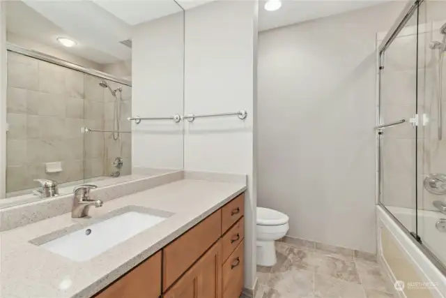 upstairs bath with jetted tub