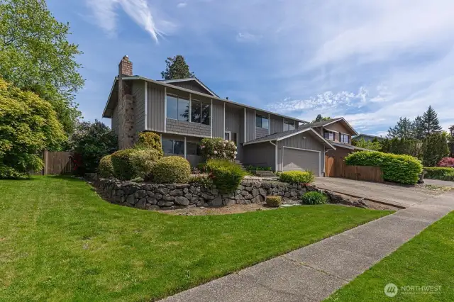 8,092 sf lot sits in a prime location.