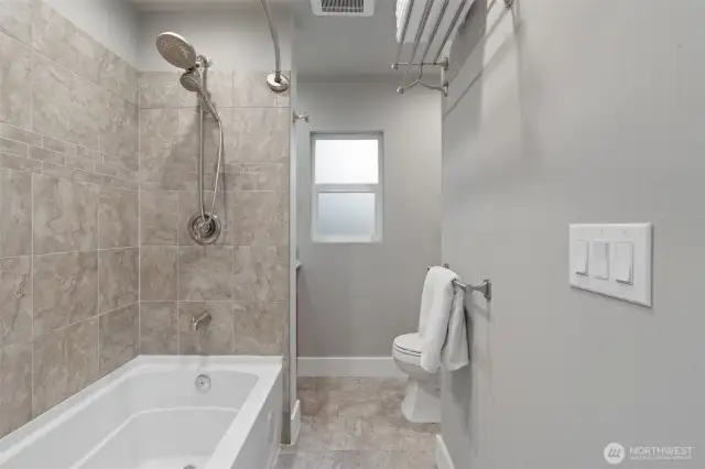 Full Bathroom (Main Floor)