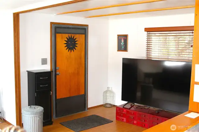 --- come on in its ----