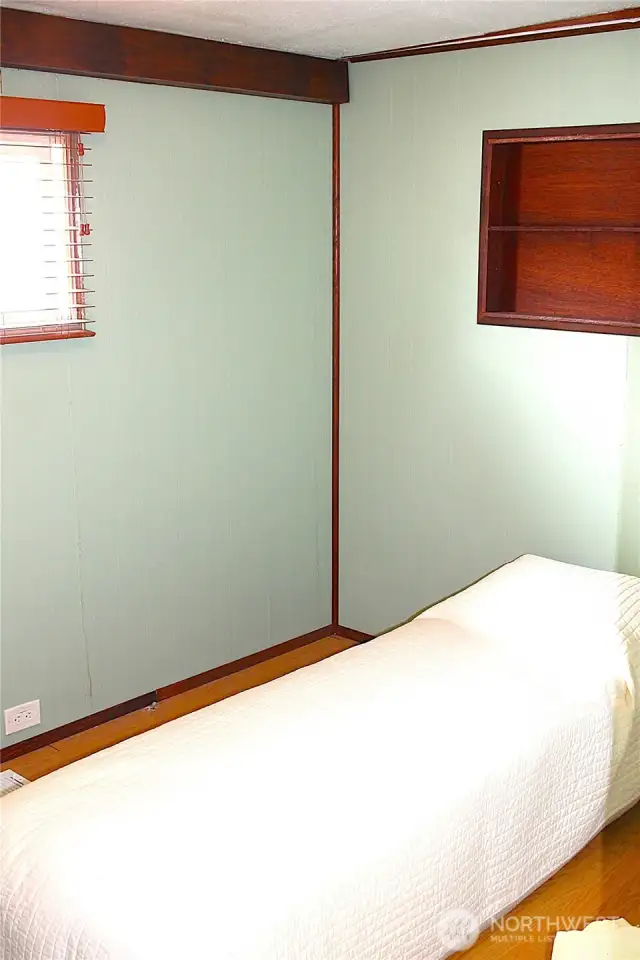 the 2nd bedroom.