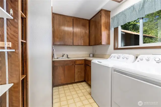 Utility room with 1/2 bath