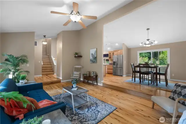 LIVING/DINING