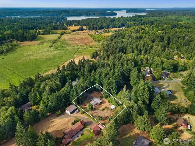 FULL PROPERTY *BOUNDARIES ARE APPROXIMATE