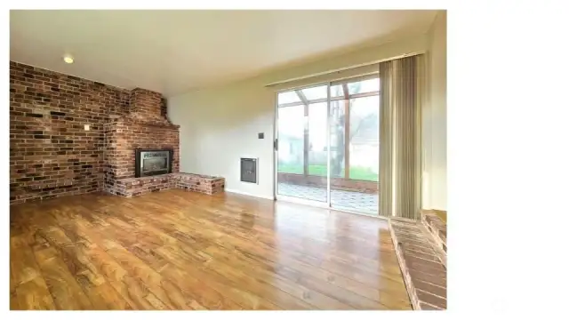 Interior pic from prior vacancy