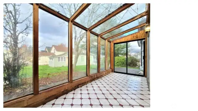 Interior pic from prior vacancy