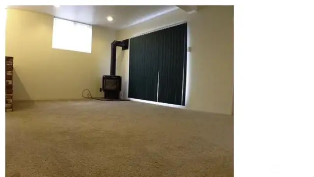 Interior pic from prior vacancy