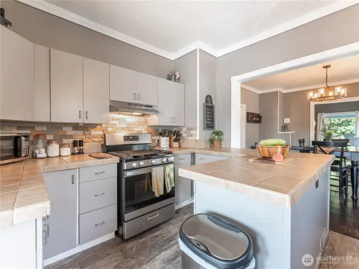 Updated Kitchen with Gas Stove