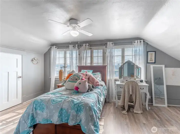 Light & Bright 4th Bedroom