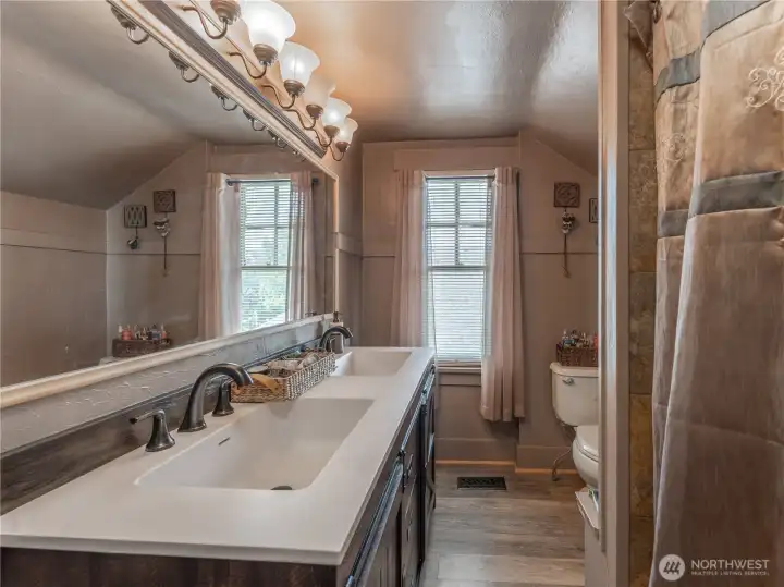 Upstairs Bathroom with New Vanity & Tiled Bath