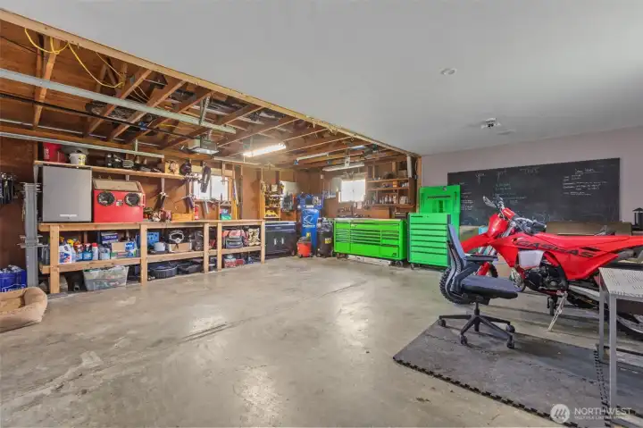 Detached Heated Garage/Shop