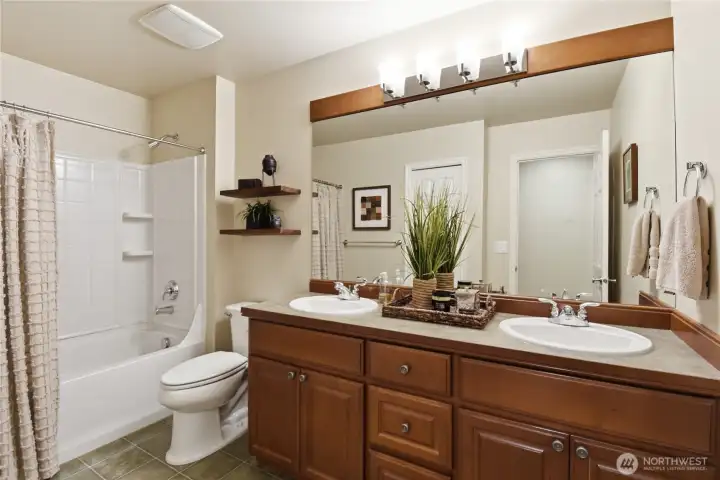 Guest Suite Bathroom