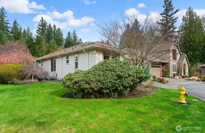 Sunlit corner lot situated on a Cul-De-Sac.   The HOA dues cover front yard landscaping and irrigation maintenance.