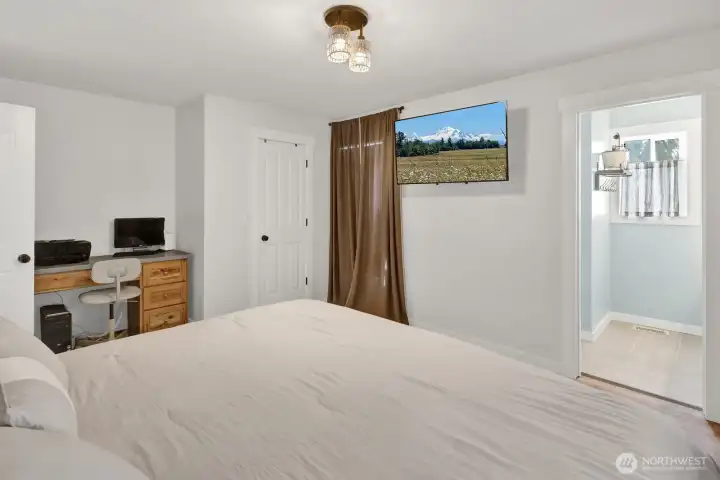 The built in desk offers a nice place to get your work done where it’s quiet!