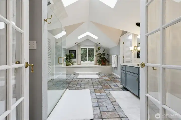 Through the French doors you enter the en suite