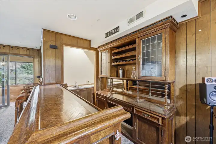 Rec Room/Pool Room with a bar