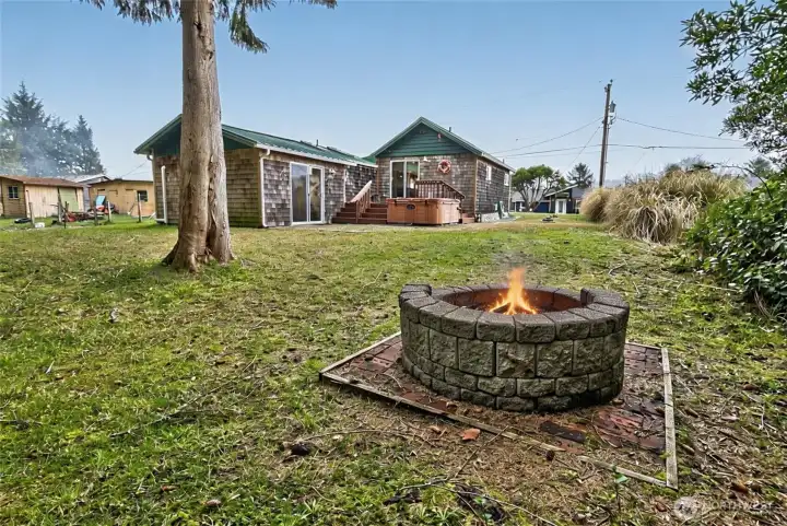 Large Backyard for Gathering & Entertaining