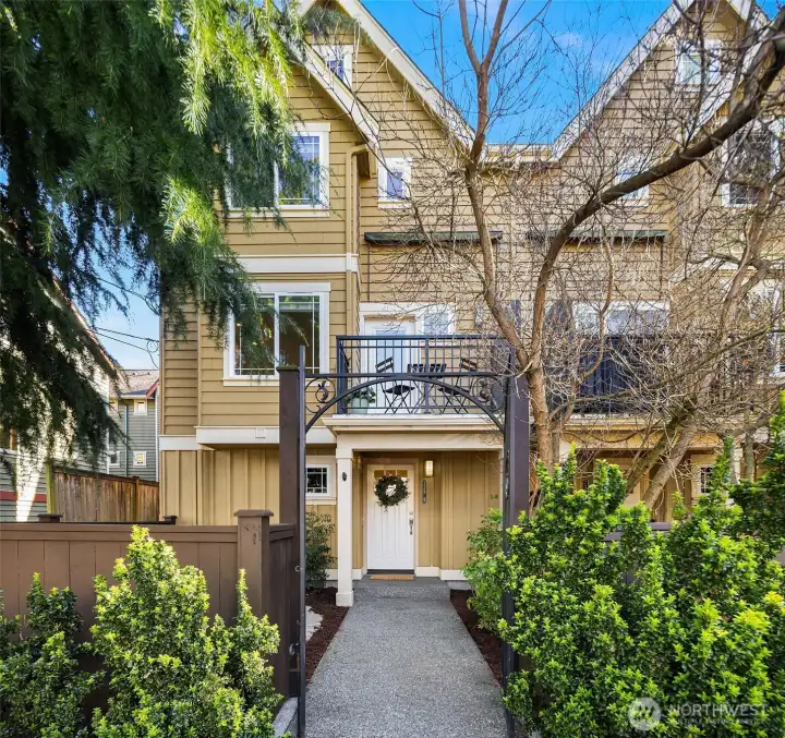 Welcome home to your Greenwood Town Home with character and charm on all levels. Walkable to Greenwood Park, Green Lake, shops and restaurants on Greenwood Ave and Phinney Ridge.