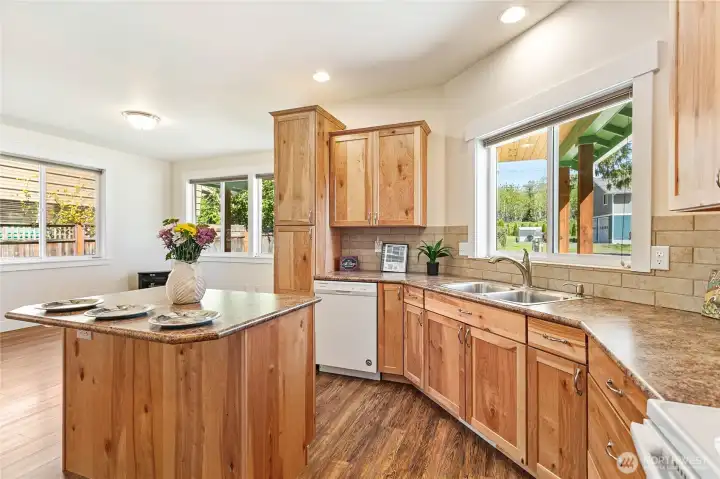 Look at all the cupboards & drawers...