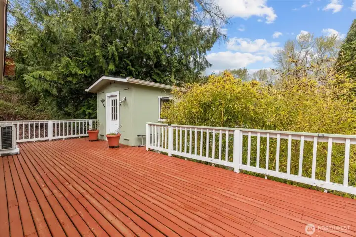 very private large deck