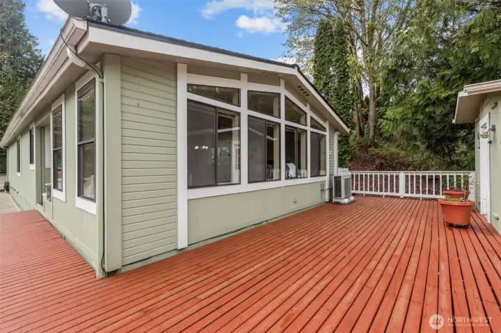 very private large deck