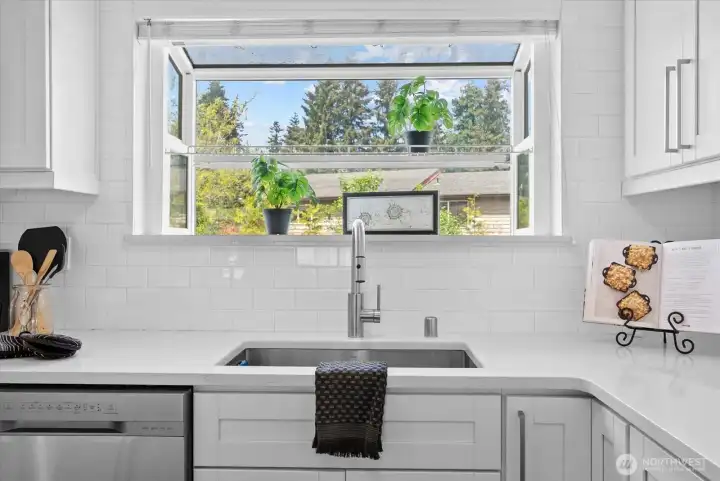 The sweetest box window to grow your cooking herbs!