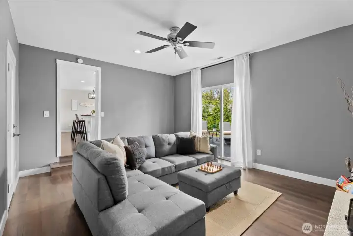 Cozy bonus room off of the kitchen, with sliding doors leading to the large backyard.