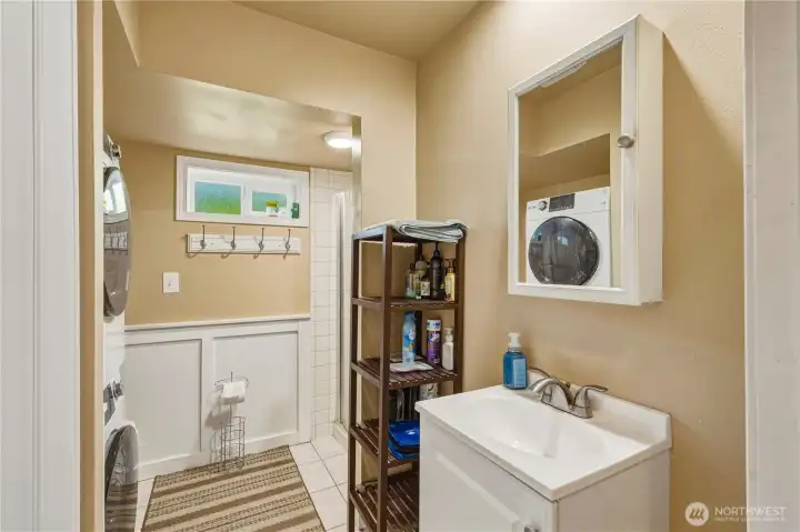 Lower Level 3/4 Bathroom