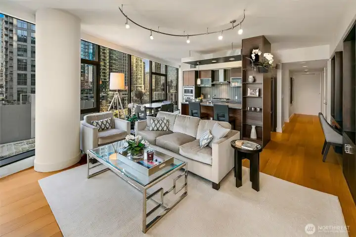 Seller updates include wide plank oak floors, custom lighting, and built-ins.
