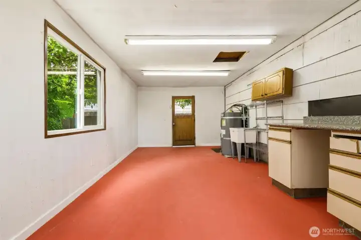 11x25 attached workshop