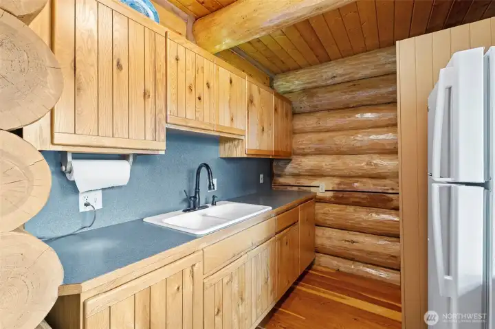 Quality hardwood cabinets.