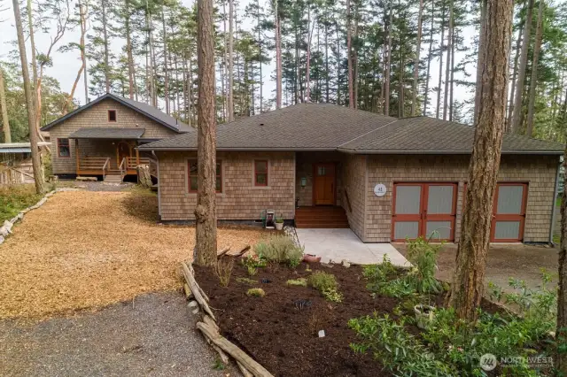 Main House with ADU   Main house is 1748    sq ft and ADU is 868 sq ft