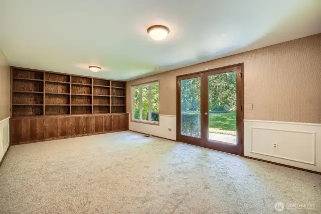 Main floor bonus room