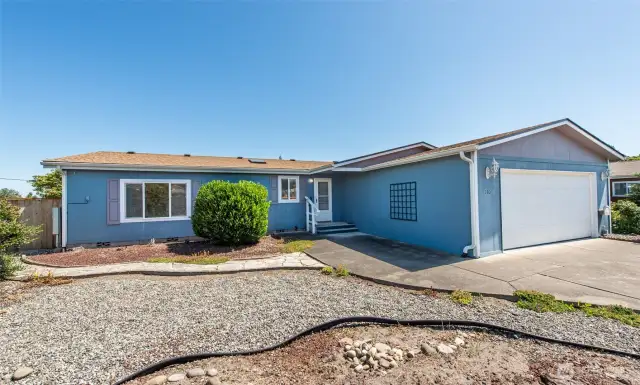 nice front yard with easy care landscaping