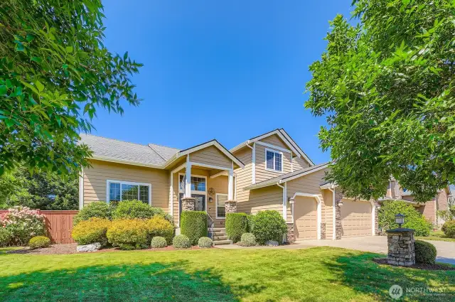 Bright and Welcoming Home in gated community in Lake Tapps