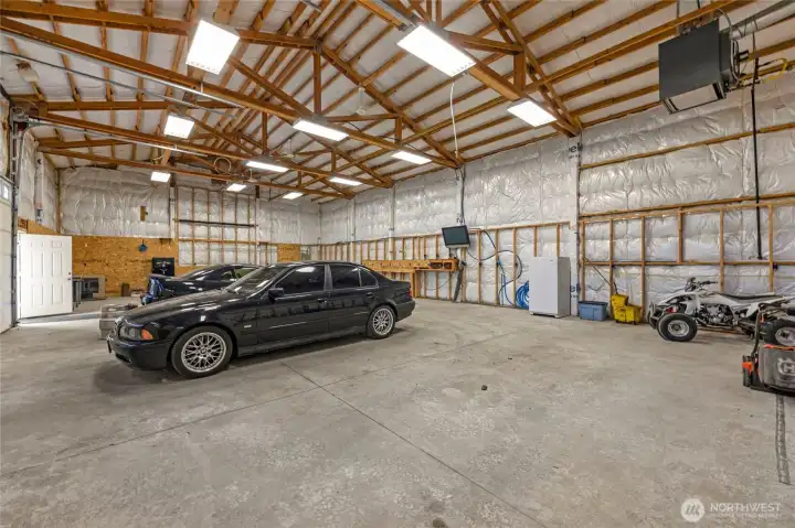 Plenty of room for your RV, boats, toys, cars & many other projects!