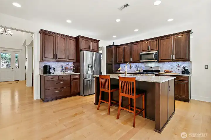 Kitchen 16'5" x 12'10"