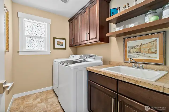 Upper level utility room 9' x 6'