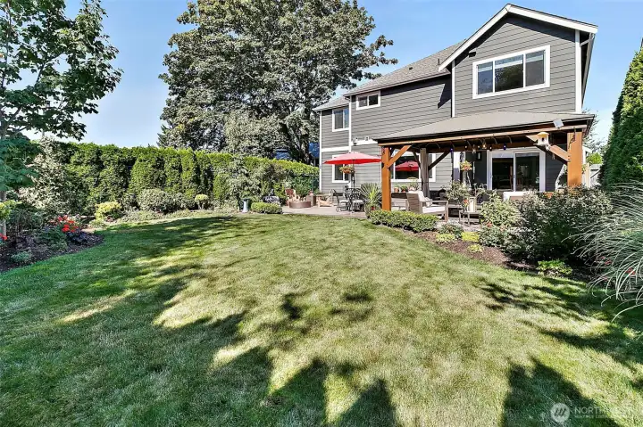 Fully landscaped backyard. Private & Quiet!!!!!